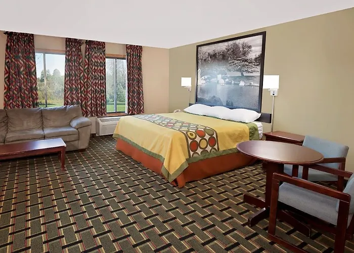 Courtyard & Suites Hotel Canton