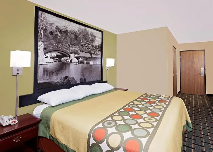 Courtyard & Suites Hotel